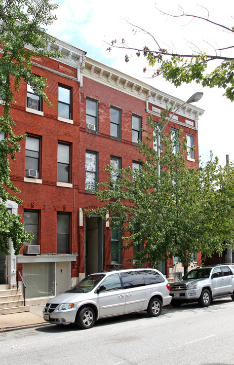 903 N Calvert St in Baltimore, MD - Building Photo