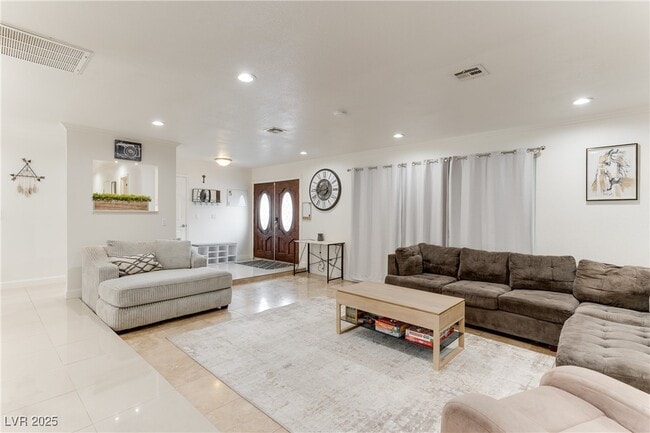 property at 2121 Rosanna St