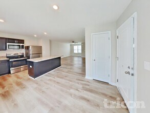 2424 Solomon Ln in Nashville, TN - Foto de edificio - Building Photo