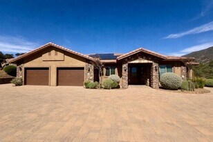 2966 Overland Passage in Alpine, CA - Building Photo