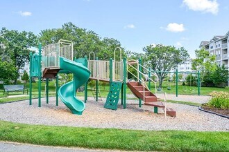 57 Augustus Ct, Unit 1004 in Reading, MA - Foto de edificio - Building Photo