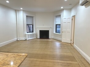 172 Newbury St, Unit 4 in Boston, MA - Building Photo - Building Photo