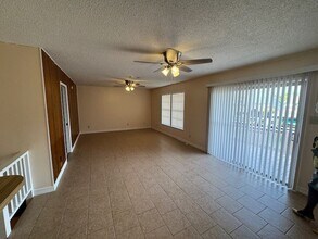 300 Ling St in Hitchcock, TX - Building Photo - Building Photo