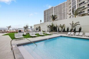 1756 N Bayshore Dr, Unit 10K in Miami, FL - Building Photo