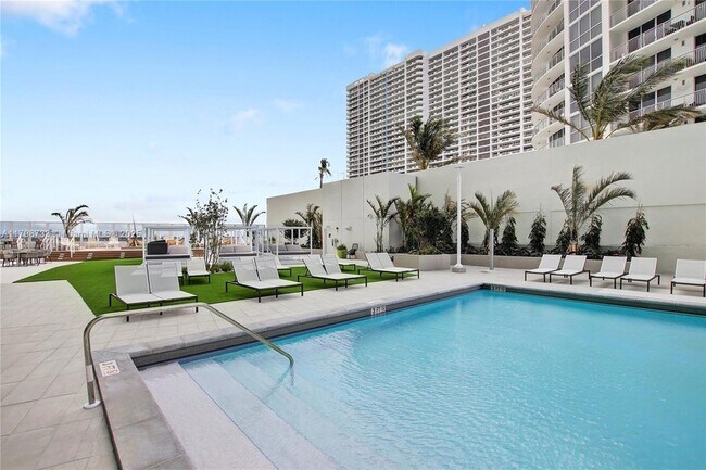 property at 1756 N Bayshore Dr