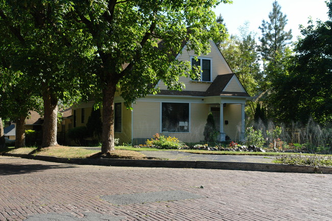 1101 W 8th Ave in Spokane, WA - Foto de edificio - Building Photo