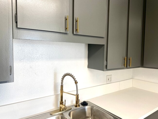 14914 Hamlin St in Los Angeles, CA - Building Photo - Building Photo