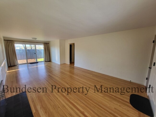 98 Wilmington Dr in Petaluma, CA - Building Photo - Building Photo