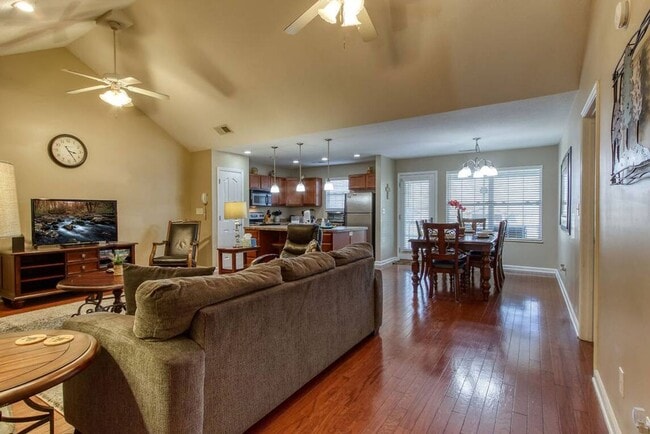 332 Meriwether Way in Pigeon Forge, TN - Building Photo - Building Photo