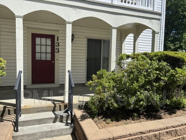 133 Tulip Ln