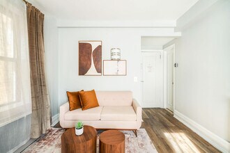 238 W 73rd St in New York, NY - Building Photo - Building Photo