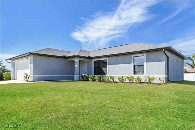 2212 NE 7th Ave in Cape Coral, FL - Foto de edificio - Building Photo