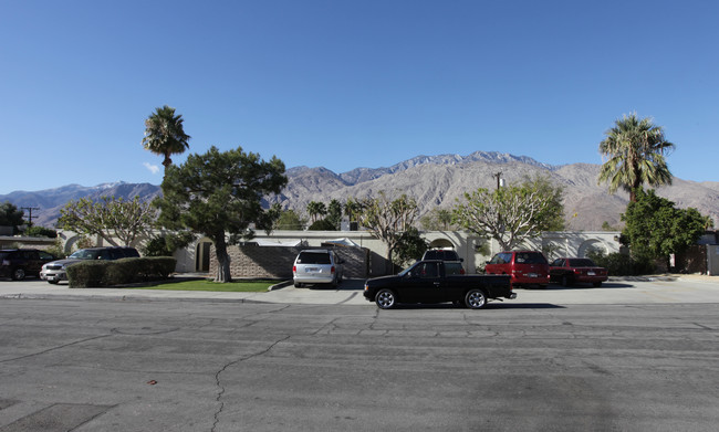 219 S Arenas Rd in Palm Springs, CA - Building Photo - Building Photo