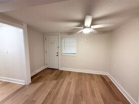 14070 S HWY 288 in Angleton, TX - Building Photo