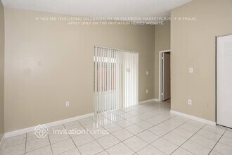 12378 NW 98th Ave in Hialeah Gardens, FL - Foto de edificio - Building Photo