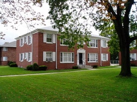 8323 W North Ave, Unit 4 in Wauwatosa, WI - Building Photo