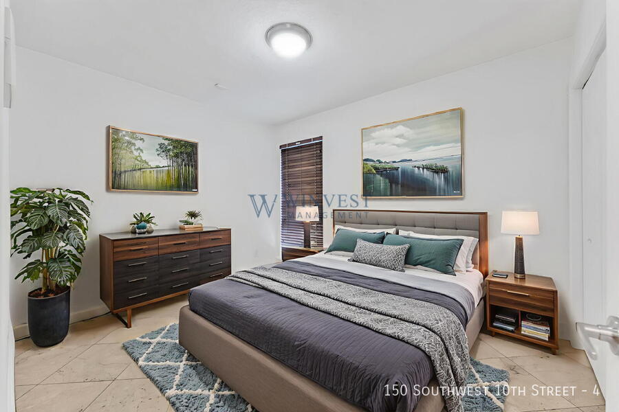 150 SW 10th St in Miami, FL - Foto de edificio