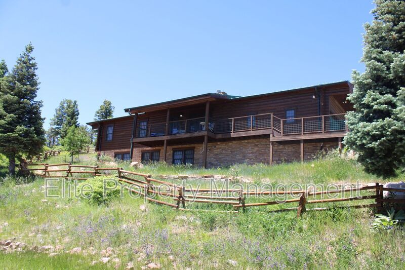 8774 Ridge Rd in Beulah, CO - Building Photo