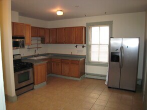 3-2 Wendell St, Unit 2nd floor in Providence, RI - Foto de edificio - Building Photo