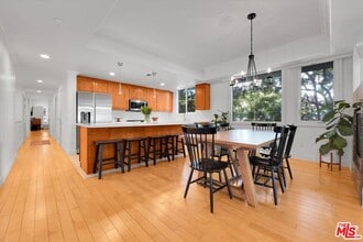 1601 S Bentley Ave in Los Angeles, CA - Building Photo - Building Photo