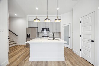 8412 Vera Lou St in Houston, TX - Foto de edificio - Building Photo