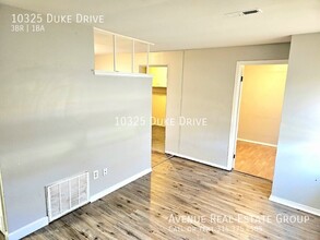 10325 Duke Dr in St. Louis, MO - Building Photo - Building Photo