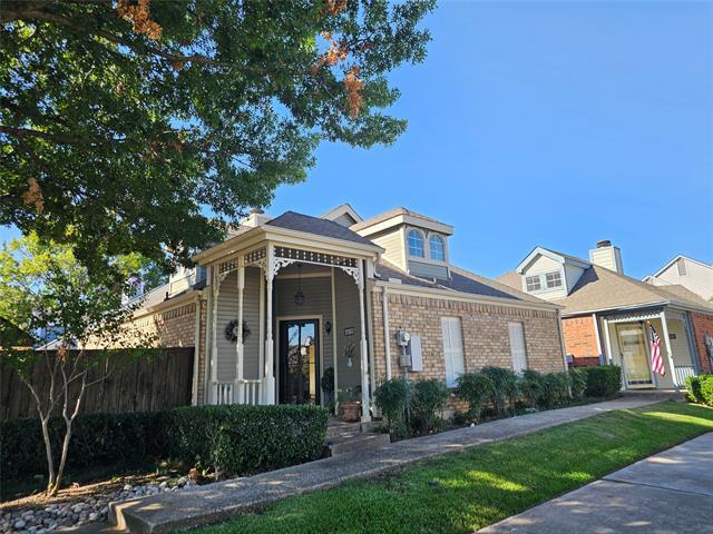 18163 Whispering Gables Ln in Dallas, TX - Foto de edificio