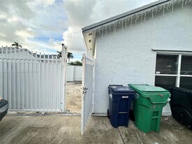 5781 NW 192nd St, Unit A in Hialeah, FL - Building Photo