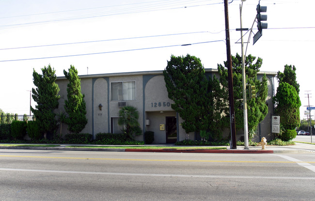 12850 Branford St in Pacoima, CA - Building Photo - Building Photo