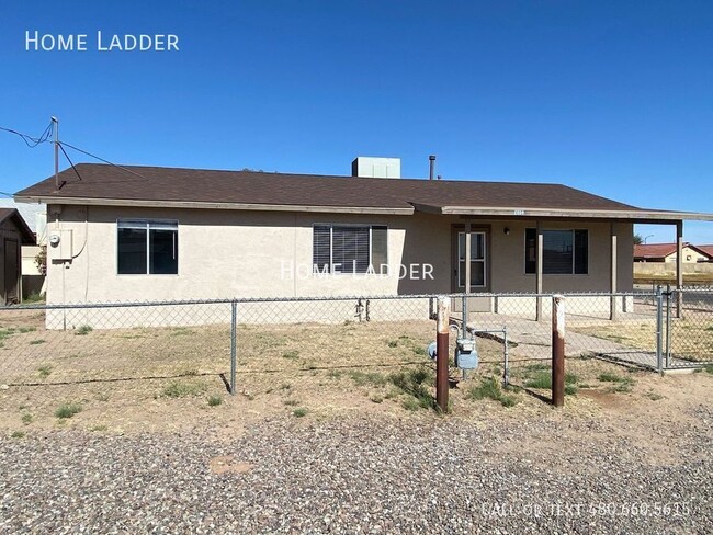 1104 N Wood St in Casa Grande, AZ - Building Photo - Building Photo