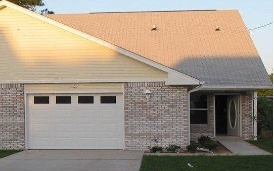 2148 Tom St in Navarre, FL - Foto de edificio