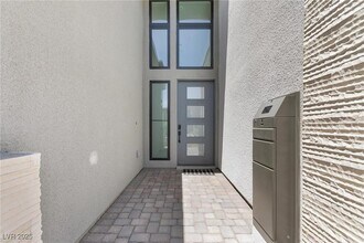 10927 White Clay Dr in Las Vegas, NV - Building Photo - Building Photo