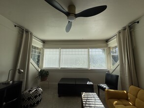 2322 SE Main St, Unit Furnished 2nd Story Apt in Portland, OR - Foto de edificio - Building Photo