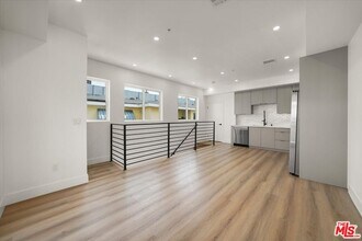 910 N Hudson Ave in Los Angeles, CA - Building Photo - Building Photo