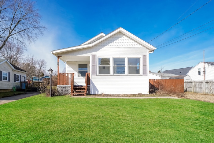 62 Waltz Dr in Barberton, OH - Building Photo