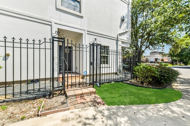 1529 Rosewood St in Houston, TX - Building Photo - Building Photo