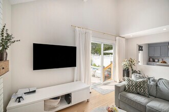 1147 Ste. Therese Ln in Ottawa, ON - Building Photo - Building Photo