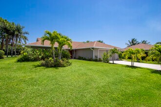 7955 SE Trenton Ave in Hobe Sound, FL - Building Photo - Building Photo