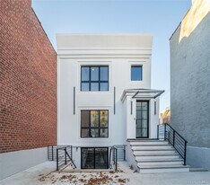 21-34 33rd St in Queens, NY - Building Photo