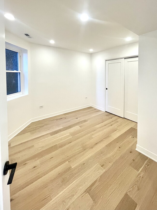 3006 N Troy St, Unit Garden in Chicago, IL - Building Photo - Building Photo