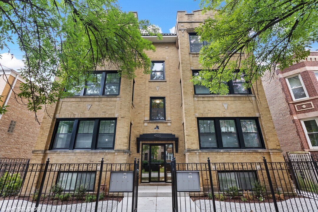 4320 N Francisco Ave-Unit -3S in Chicago, IL - Building Photo