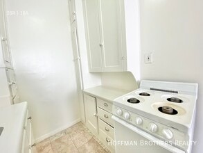 4846 Rosewood Ave, Unit 8 in Los Angeles, CA - Building Photo - Building Photo