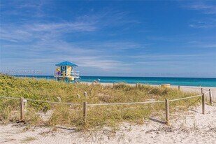 1801 S Surf Rd in Hollywood, FL - Building Photo