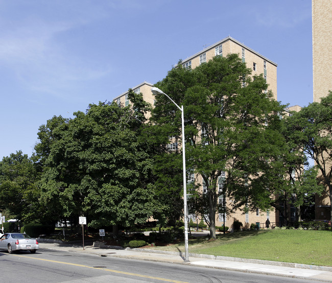 Webster Square Towers East and West in Worcester, MA - Foto de edificio - Building Photo