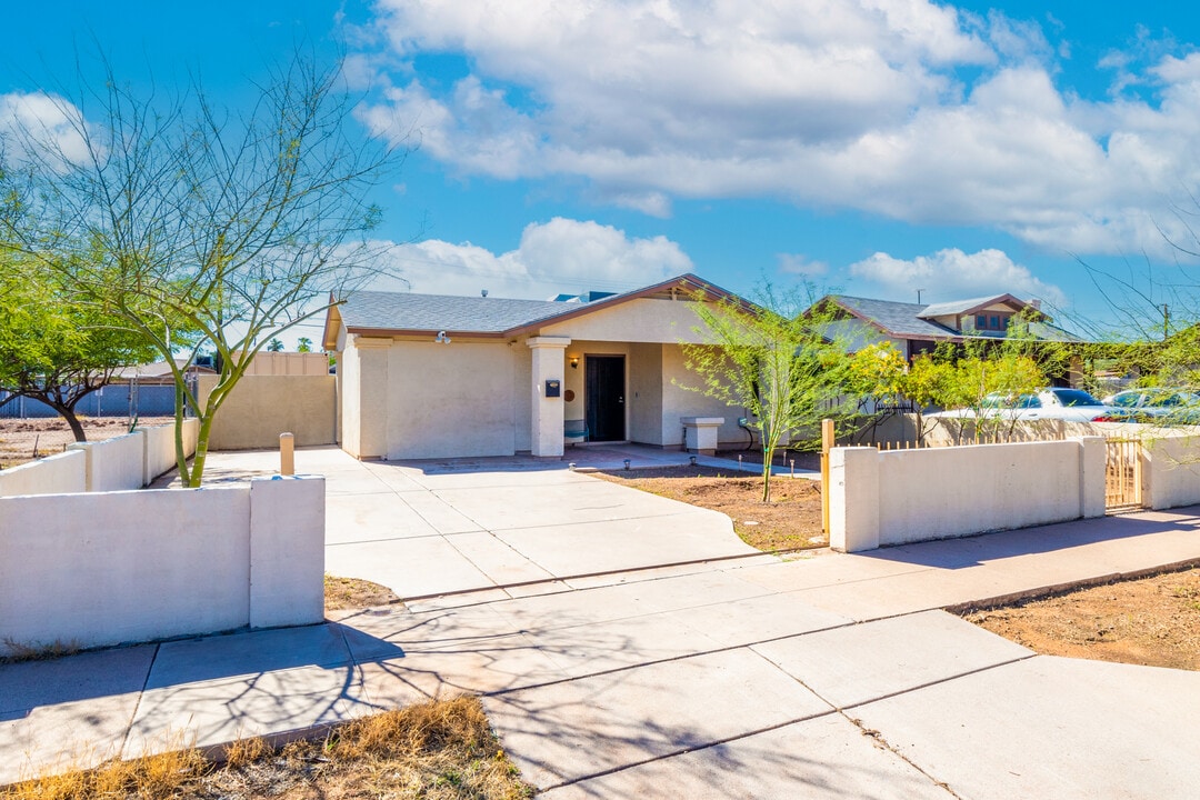 1327 E Pierce St in Phoenix, AZ - Building Photo