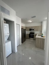 The Trail Lofts in Miami, FL - Foto de edificio - Building Photo
