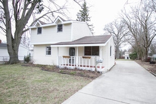 6910 Brint Rd in Sylvania, OH - Building Photo