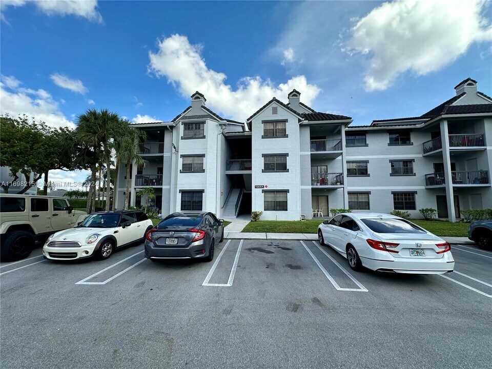 11205 W Atlantic Blvd in Coral Springs, FL - Building Photo