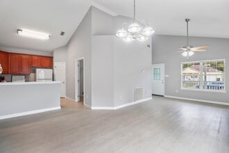 11517 Acorn Dr in Gulfport, MS - Foto de edificio - Building Photo