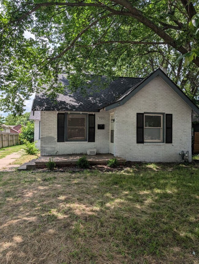 1120 S Columbia Ave
